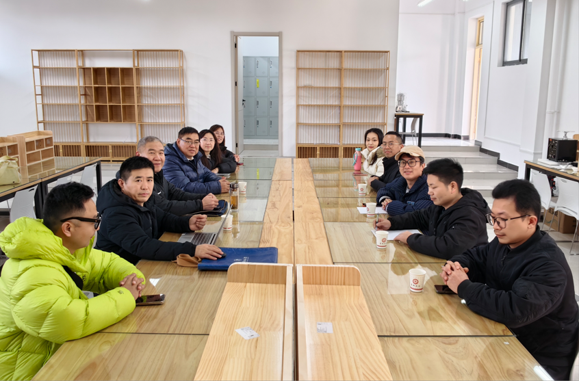 公司邀请黄晓华教授来院指导科学研究与艺术创作工作